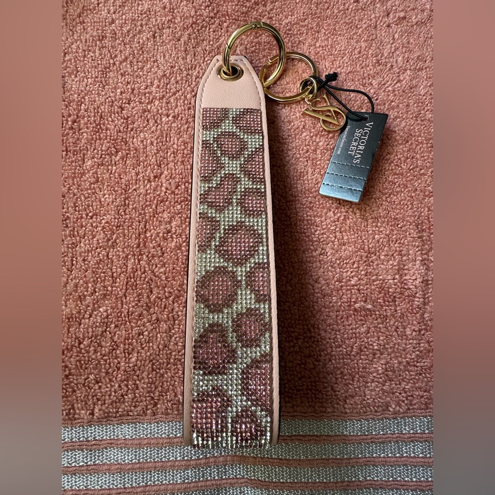 VICTORIA'S SECRET Bling PINK LEOPARD KEYCHAIN/ Wristlet Strap (PRICE IS FIRM) - Picture 4 of 9